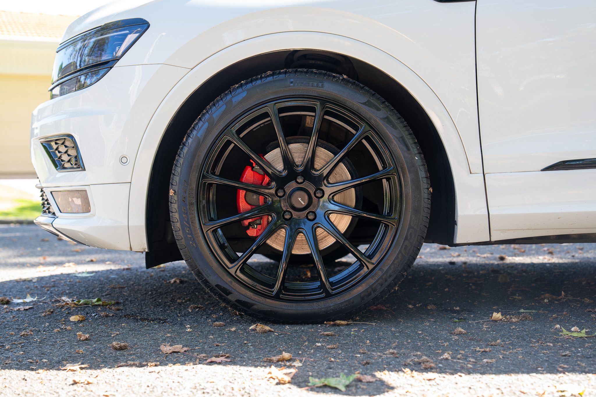Volkswagen Tiguan black wheel with red brake caliper